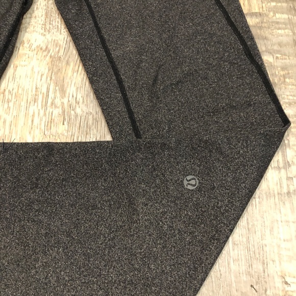 Lululemon yoga pants size 4 - Picture 4 of 5